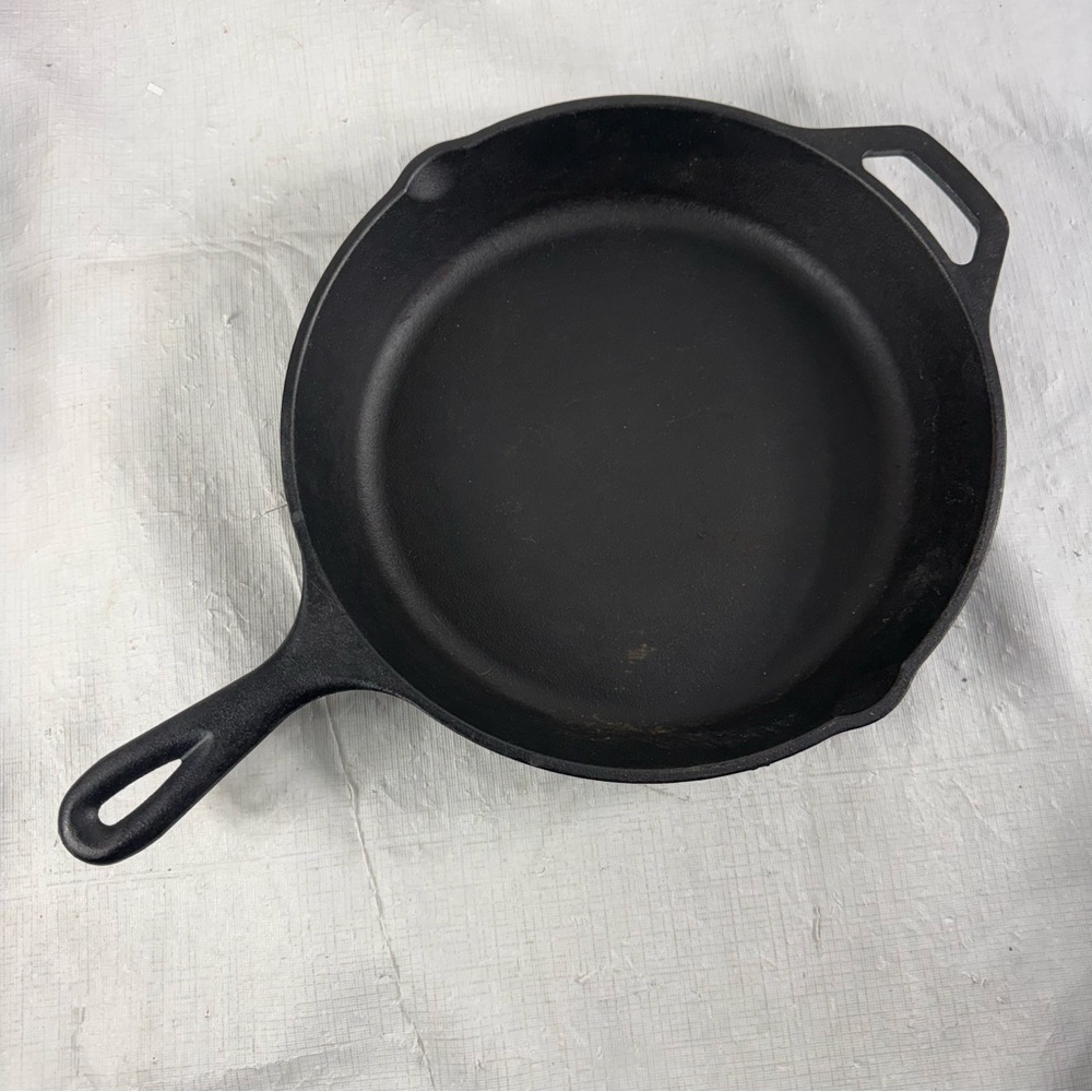 Lodge Cast Iron Skillet Frying Pan USA 1 8SK 10" Dual Spout